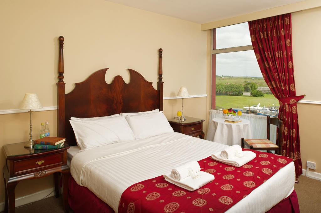 Logues Liscannor Hotel Екстериор снимка